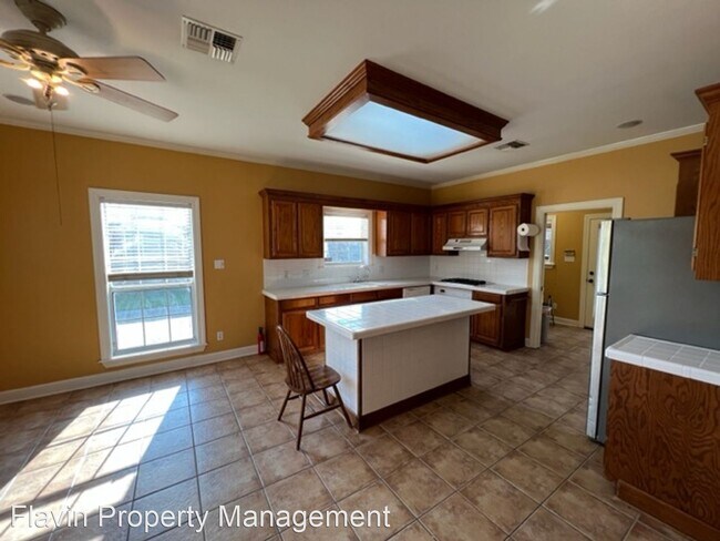 Building Photo - 3 br, 2.5 bath House - 2505 Cassie Lane