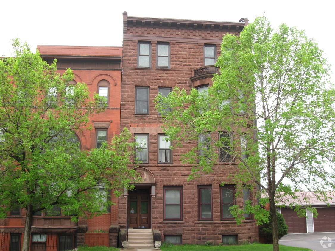Primary Photo - 235 Summit Ave