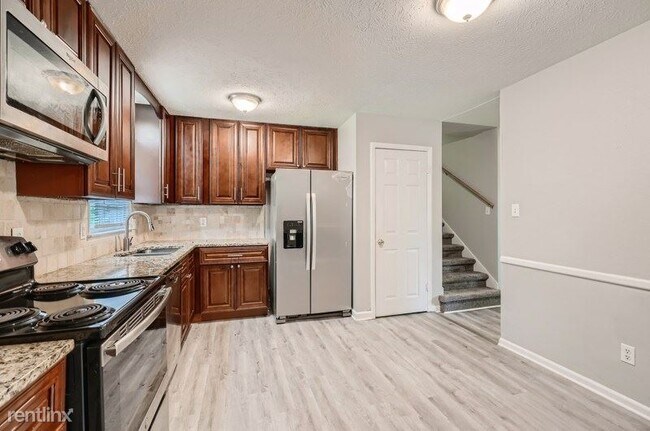 Building Photo - 3 br, 2.5 bath House - 2915 Landmark Drive...