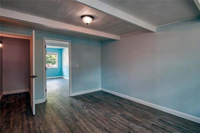 Building Photo - 1645 Mockingbird Ln