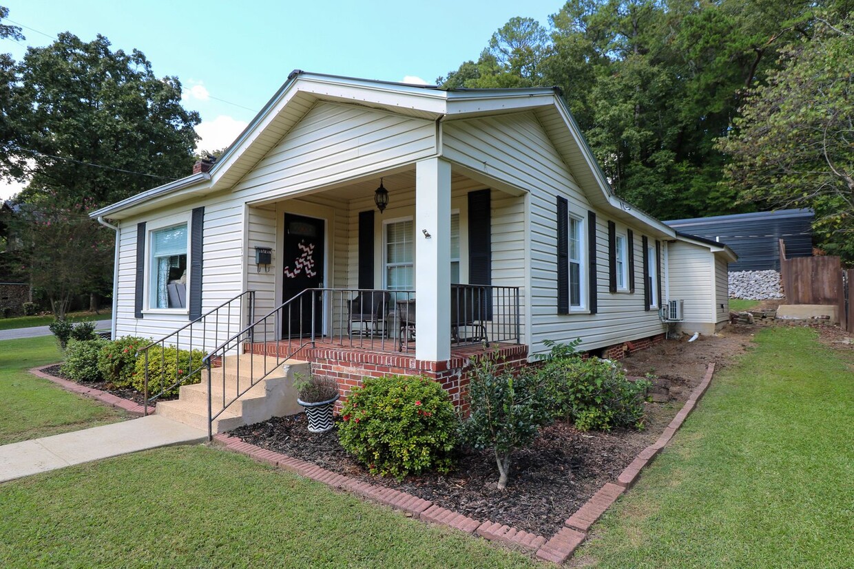 Foto principal - Adorable Home Downtown Pell City