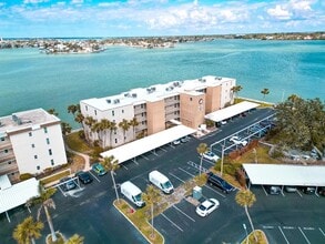 Building Photo - 7910 Sun Island Dr S