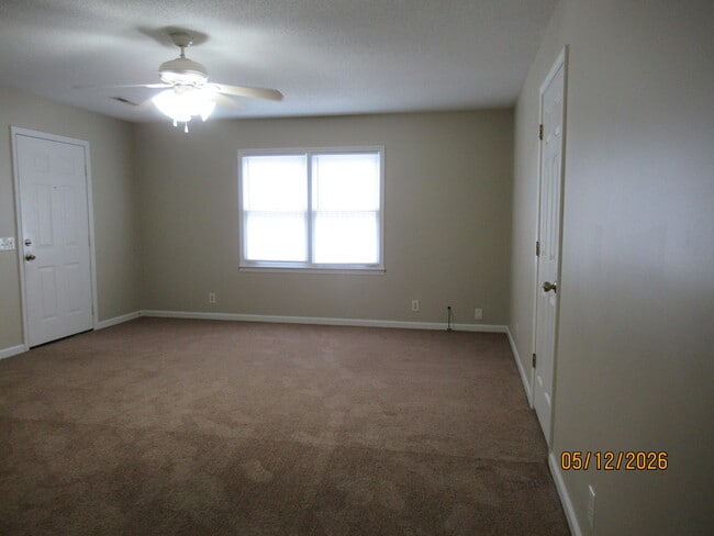 Building Photo - 170 Gertrude Dr