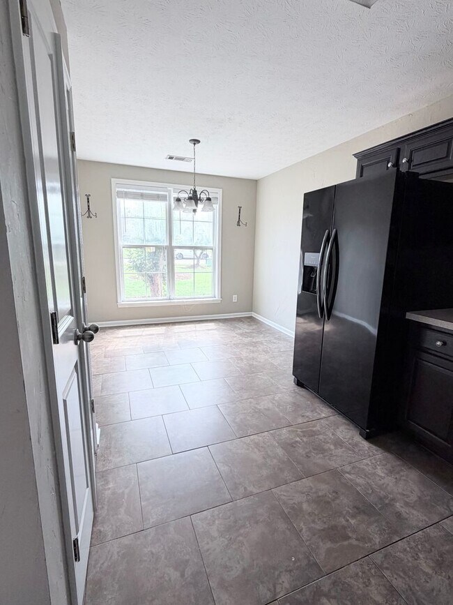 Foto del edificio - 1354 Meadow Glen Rd