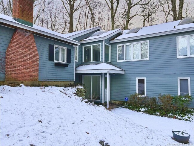 Foto del edificio - 854 Valley Rd