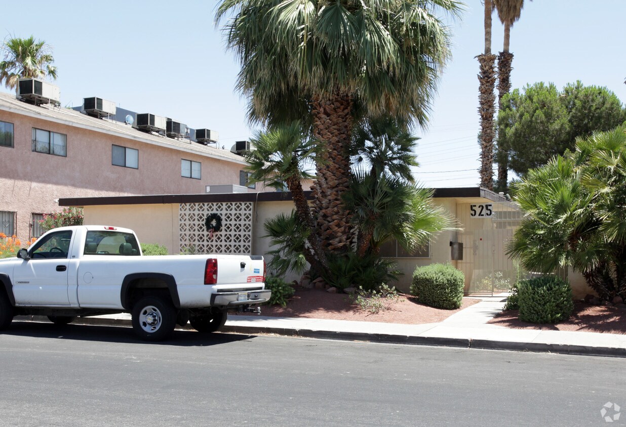 Building Photo - 525-529 Desert Ln