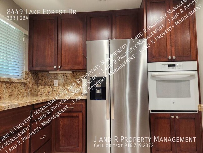 Building Photo - 3 Bedroom in College Greens