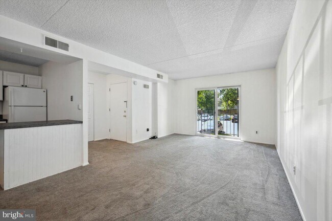 Building Photo - 712 Putnam Blvd