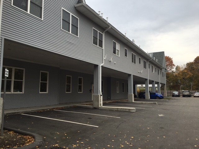 parte posterior del edificio - 408 Whiting Ave