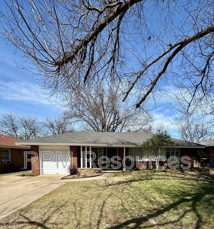 Photo - 2137 Barclay Rd