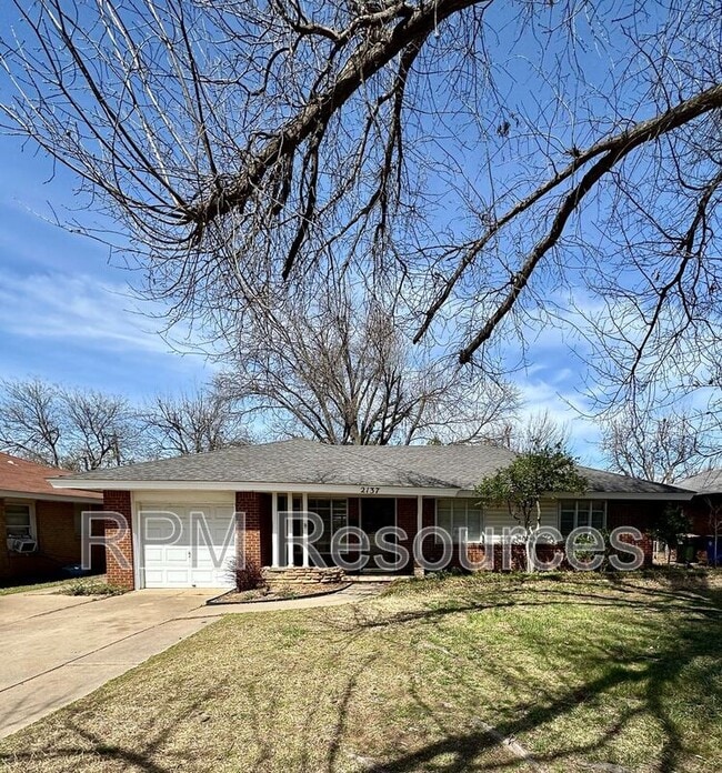 Building Photo - 2137 Barclay Rd