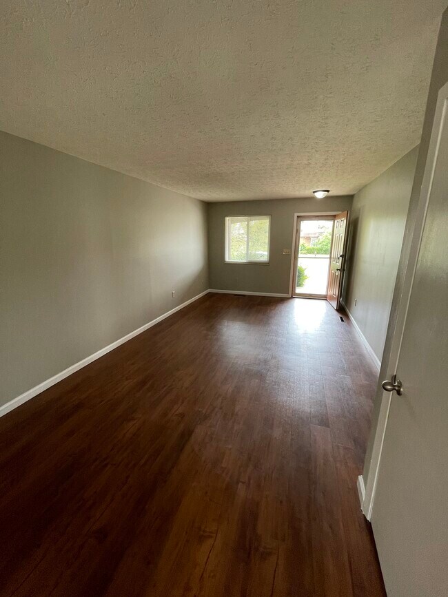 Livingroom - 6336 Birchview Dr S