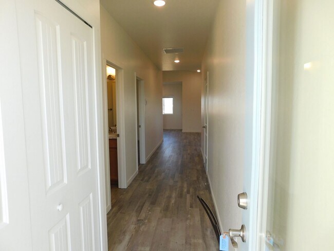 Foto del edificio - WALKING DISTANCE TO COMMUNITY