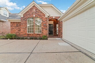 Building Photo - 3323 Shadowfern Dr