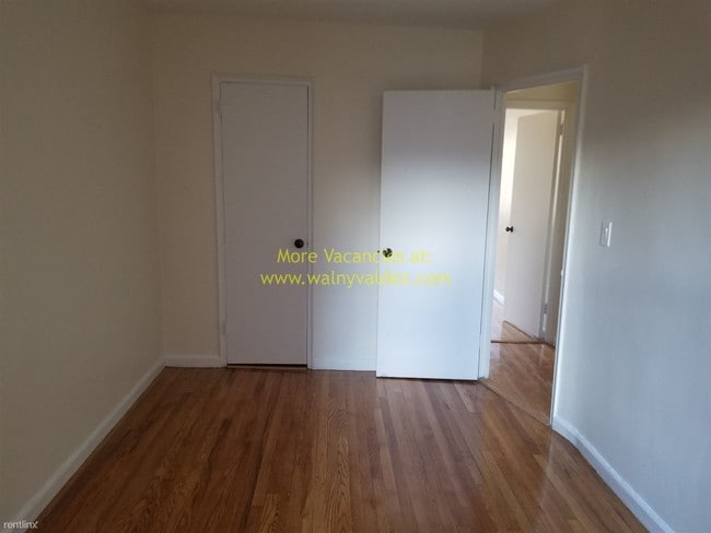 Building Photo - 316 E Mosholu Pky S