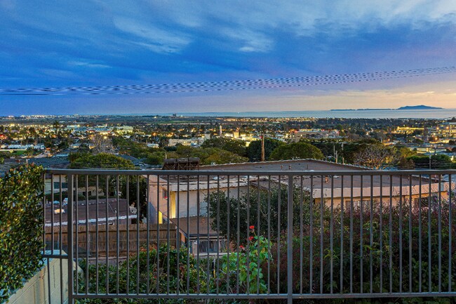 Foto del edificio - 3333-3367 Hilltop Dr