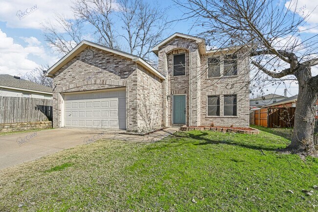 Foto del edificio - Spacious Living in Denton – Large Backyard...