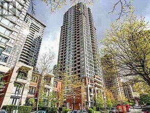 Building Photo - 909 Mainland St