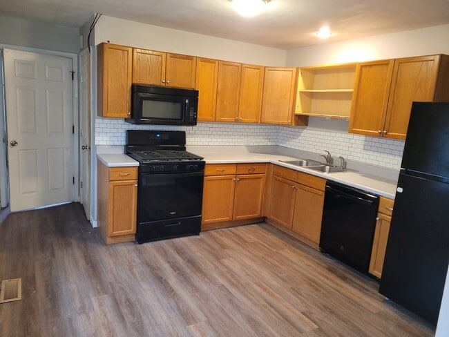 Building Photo - 22 Steeplechase Dr