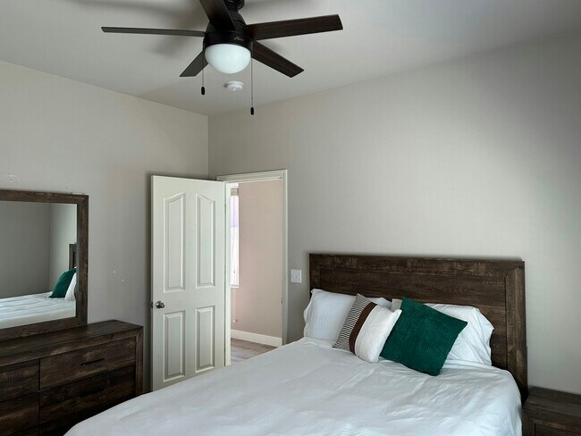 Foto del edificio - 4366 Strathmore Pl