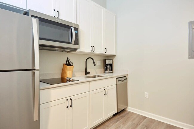 Building Photo - 1016 Canal St