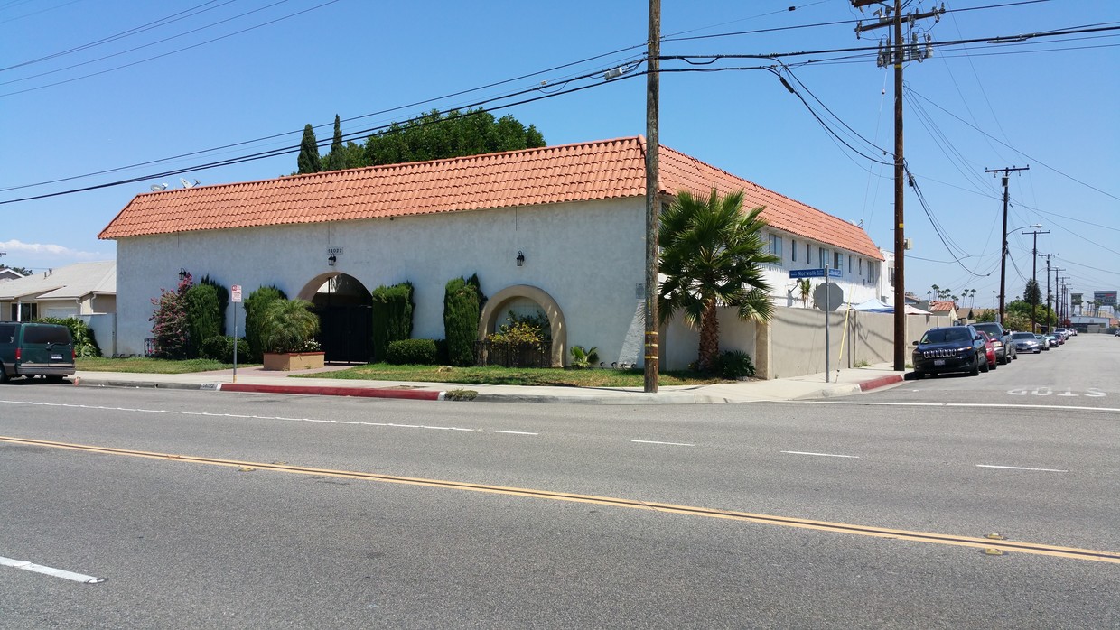 Foto del edificio - 14022 Norwalk Blvd