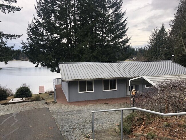 Foto del edificio - 17022 McRae Rd NW