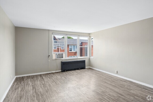 Apartamento renovado de 1 dormitorio y 1 baño - 600 pies cuadrados - Sala de estar - Knoxville Manor