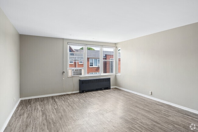 Updated 1BR, 1BA - 600SF - Living Room - Knoxville Manor