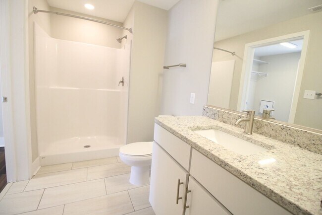 Interior Photo - Main2525