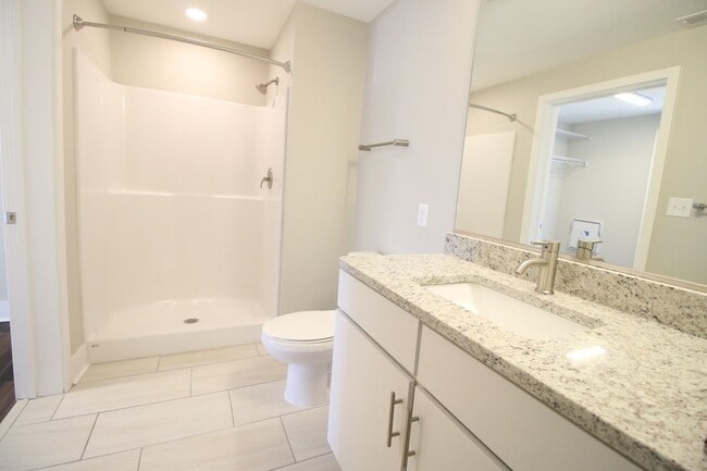Interior Photo - Main2525