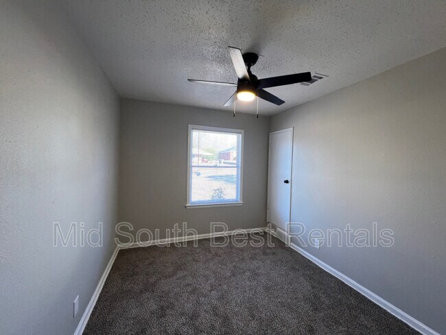 Foto del edificio - 1427 Paullus Ave