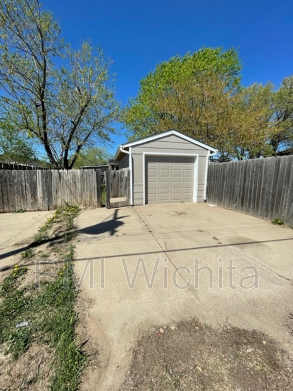 Building Photo - 1748 S Meridian Ave