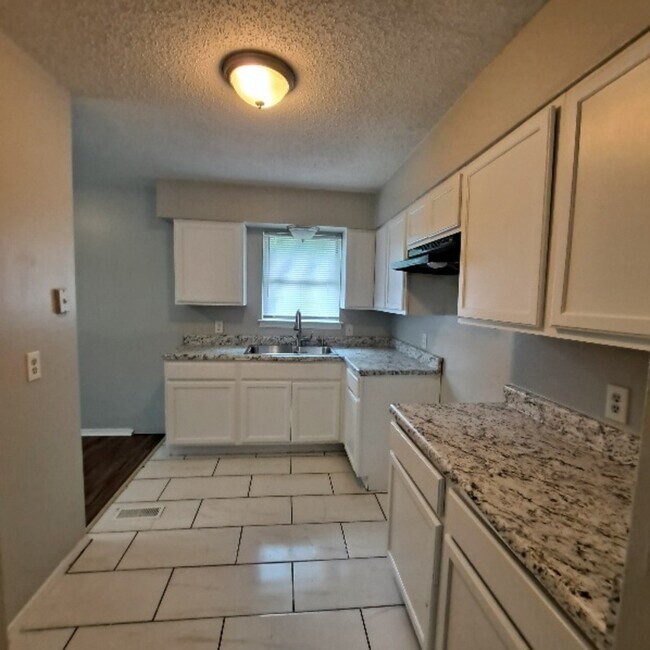 Foto del edificio - 3785 Walsingham Dr