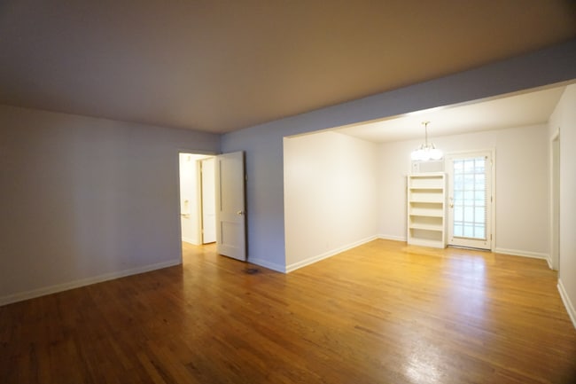 Building Photo - 322 Altgelt Ave