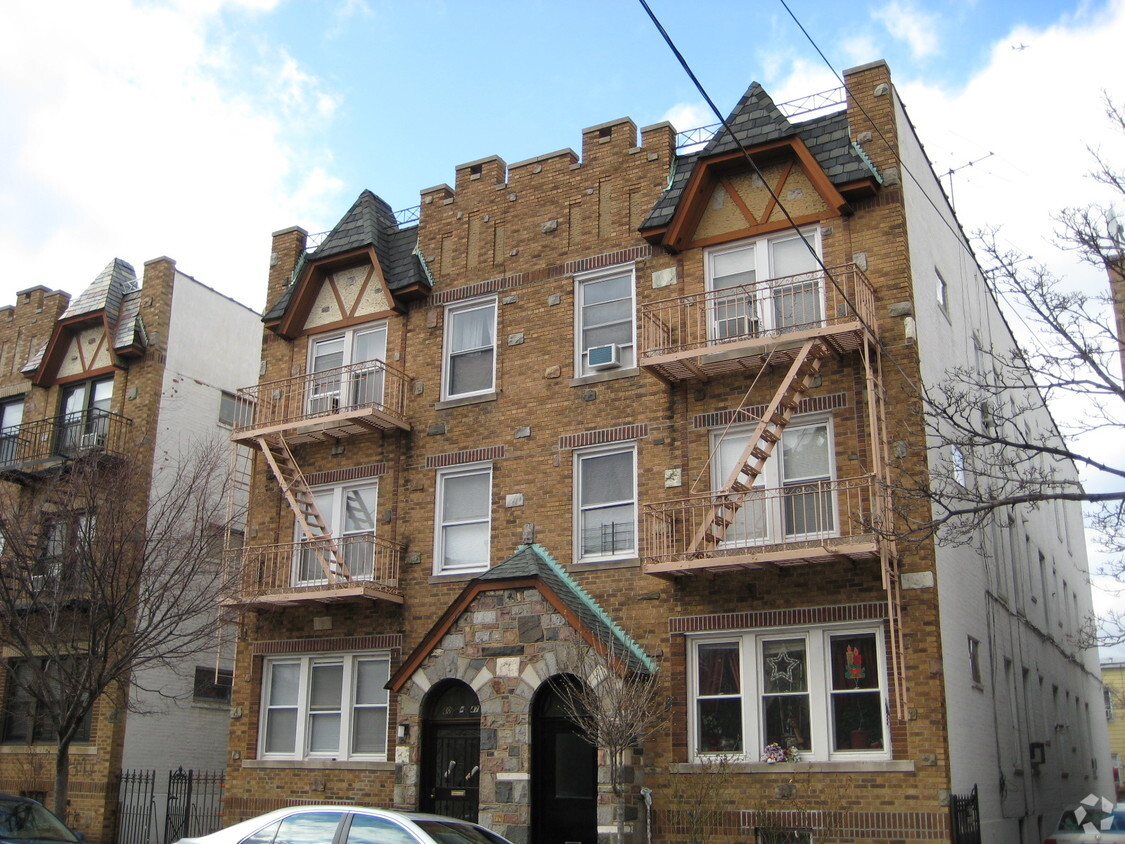 Building Photo - 60-47 Palmetto St