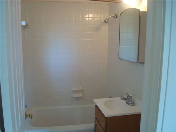 Building Photo - 4 br, 2 bath House - 524 Elm St 524 Elm