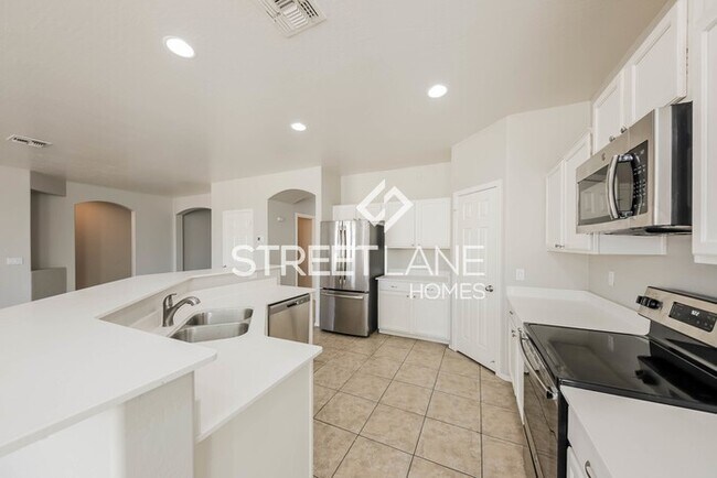 Foto del edificio - Charming 4 Bedroom in Phoenix! Swimming Pool!