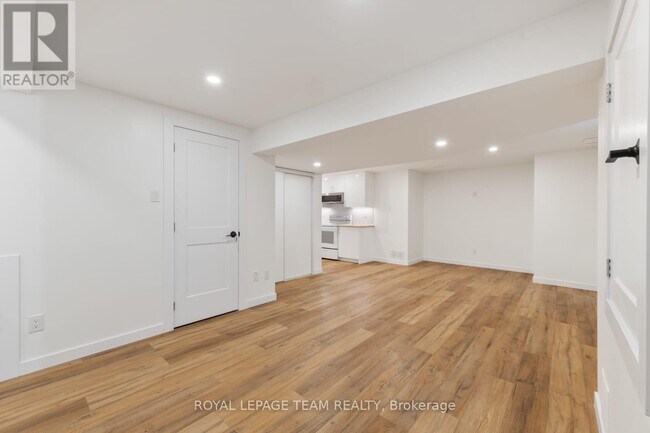 Building Photo - 329 Gallantry Way
