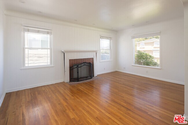 Foto del edificio - 8333 Airlane Ave