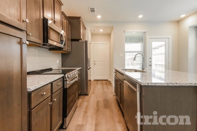 Foto del edificio - 2524 Finch Holw Dr