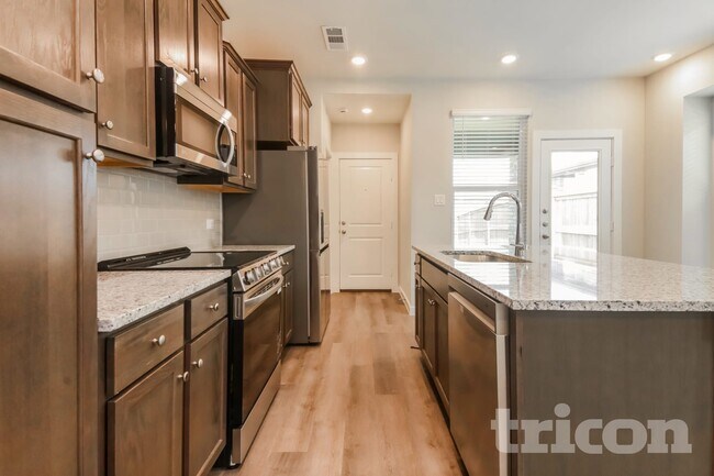 Building Photo - 8204 Howell Oak Dr