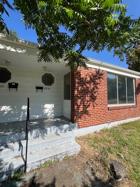 Photo - 2921 Lincoln St