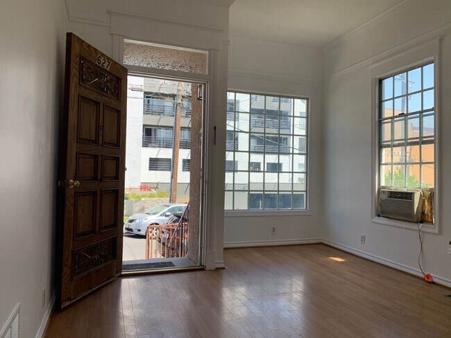 Foto del edificio - 627 N Hill St
