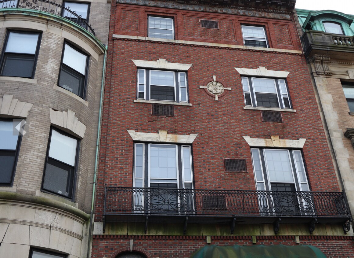 Foto del edificio - 484 Commonwealth Ave