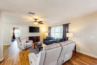 Building Photo - 7215 25th Dr W