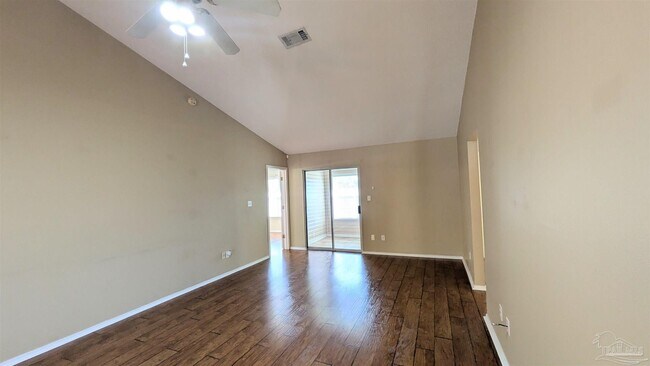 Foto del edificio - 213 Mirabelle Cir