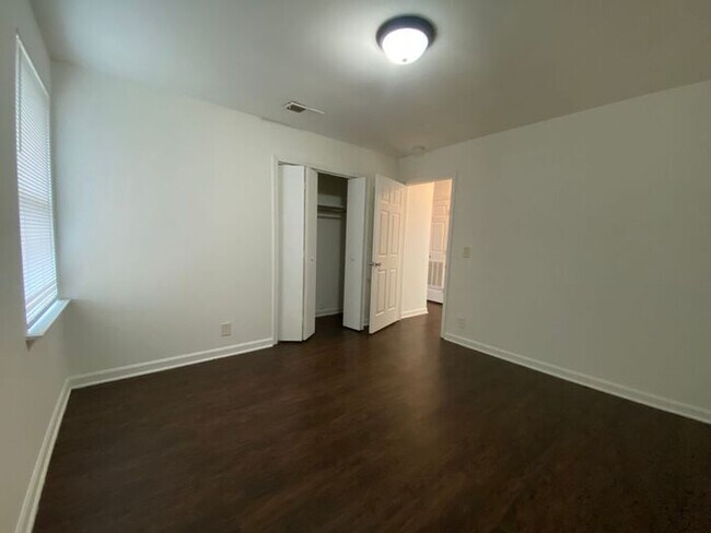 Building Photo - Duplex Unit Available Near Dickerson Pike ...