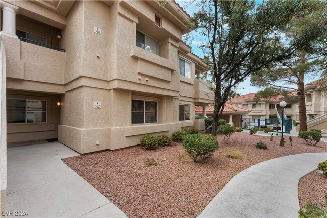 Foto del edificio - 362 Sunward Dr