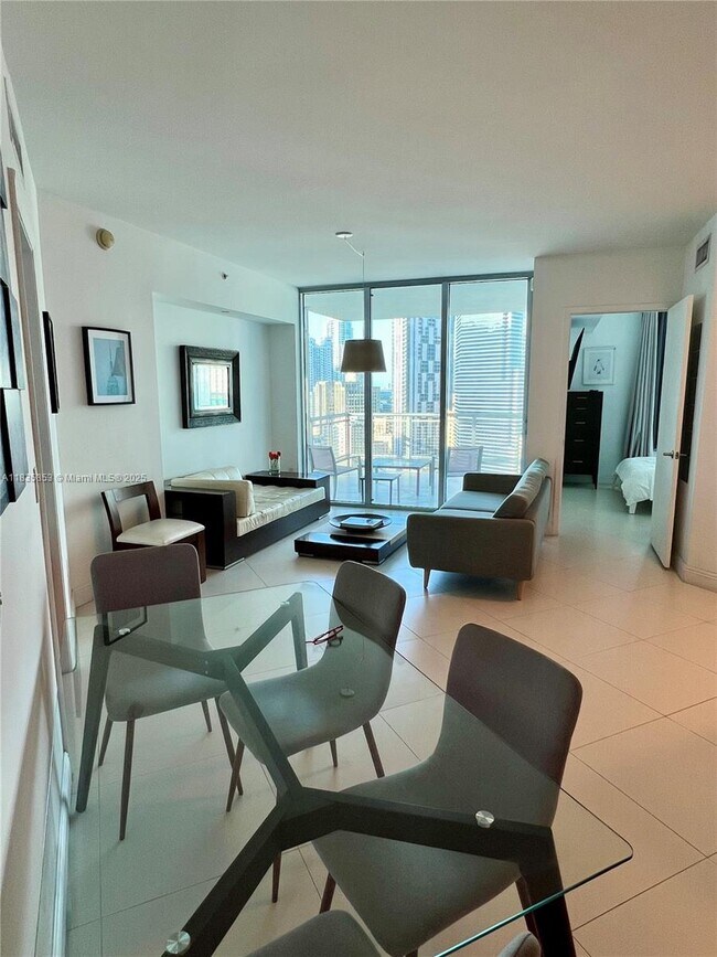 Foto del edificio - 350 S Miami Ave